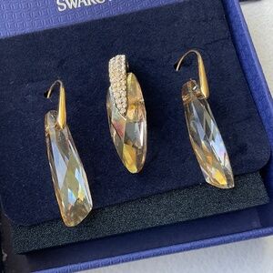 Swarovski earrings set with Free pendant